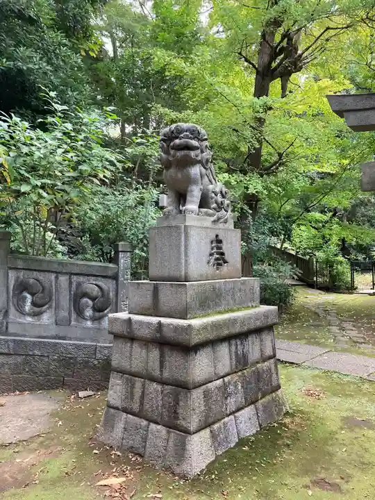 赤坂氷川神社の狛犬