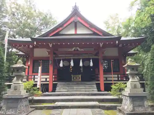 山中諏訪神社の本殿