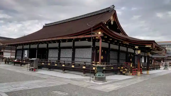 東寺(教王護国寺)の{uncategorized: "未分類", other: "その他", undefined: "問題あり", building: "その他建物", grave: "お墓", sacred_gate: "鳥居", guardian: "狛犬", statue: "像", buddha: "仏像", history: "歴史", nature: "自然", garden: "庭園", animal: "動物", pagoda: "塔", temizu: "手水舎", mountain_gate: "山門・神門", sanctuary: "本殿・本堂", subordinate: "末社・摂社", art: "芸術", scenery: "景色", jizo: "地蔵", ema: "絵馬", goshuin: "御朱印", omikuji: "おみくじ", items: "授与品その他", amulet: "お守り", goshuincho: "御朱印帳", eats: "食事", festival: "お祭り", votive_dance: "神楽", shichigosan: "七五三参", wedding: "結婚式", experience: "体験その他", initially: "初詣", around: "周辺", anti_infection: "感染症対策"}