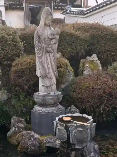 東光寺の{uncategorized: "未分類", other: "その他", undefined: "問題あり", building: "その他建物", grave: "お墓", sacred_gate: "鳥居", guardian: "狛犬", statue: "像", buddha: "仏像", history: "歴史", nature: "自然", garden: "庭園", animal: "動物", pagoda: "塔", temizu: "手水舎", mountain_gate: "山門・神門", sanctuary: "本殿・本堂", subordinate: "末社・摂社", art: "芸術", scenery: "景色", jizo: "地蔵", ema: "絵馬", goshuin: "御朱印", omikuji: "おみくじ", items: "授与品その他", amulet: "お守り", goshuincho: "御朱印帳", eats: "食事", festival: "お祭り", votive_dance: "神楽", shichigosan: "七五三参", wedding: "結婚式", experience: "体験その他", initially: "初詣", around: "周辺", anti_infection: "感染症対策"}