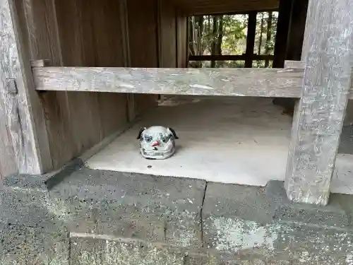 出雲路幸神社の{uncategorized: "未分類", other: "その他", undefined: "問題あり", building: "その他建物", grave: "お墓", sacred_gate: "鳥居", guardian: "狛犬", statue: "像", buddha: "仏像", history: "歴史", nature: "自然", garden: "庭園", animal: "動物", pagoda: "塔", temizu: "手水舎", mountain_gate: "山門・神門", sanctuary: "本殿・本堂", subordinate: "末社・摂社", art: "芸術", scenery: "景色", jizo: "地蔵", ema: "絵馬", goshuin: "御朱印", omikuji: "おみくじ", items: "授与品その他", amulet: "お守り", goshuincho: "御朱印帳", eats: "食事", festival: "お祭り", votive_dance: "神楽", shichigosan: "七五三参", wedding: "結婚式", experience: "体験その他", initially: "初詣", around: "周辺", anti_infection: "感染症対策"}