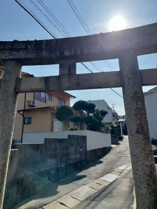 幣多賀八幡宮(吉和八幡神社)の{uncategorized: "未分類", other: "その他", undefined: "問題あり", building: "その他建物", grave: "お墓", sacred_gate: "鳥居", guardian: "狛犬", statue: "像", buddha: "仏像", history: "歴史", nature: "自然", garden: "庭園", animal: "動物", pagoda: "塔", temizu: "手水舎", mountain_gate: "山門・神門", sanctuary: "本殿・本堂", subordinate: "末社・摂社", art: "芸術", scenery: "景色", jizo: "地蔵", ema: "絵馬", goshuin: "御朱印", omikuji: "おみくじ", items: "授与品その他", amulet: "お守り", goshuincho: "御朱印帳", eats: "食事", festival: "お祭り", votive_dance: "神楽", shichigosan: "七五三参", wedding: "結婚式", experience: "体験その他", initially: "初詣", around: "周辺", anti_infection: "感染症対策"}