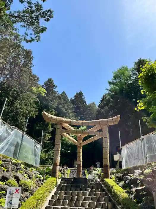 不二阿祖山太神宮の鳥居