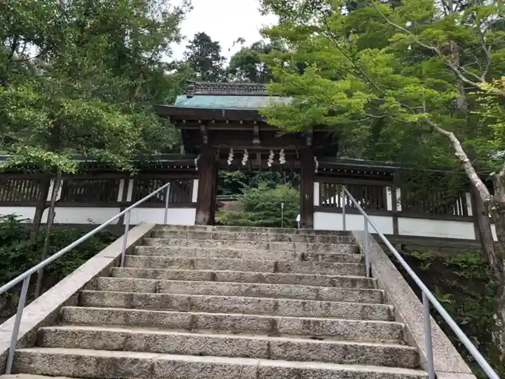 月読神社(松尾大社摂社)の山門・神門