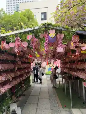 露天神社（お初天神）の{uncategorized: "未分類", other: "その他", undefined: "問題あり", building: "その他建物", grave: "お墓", sacred_gate: "鳥居", guardian: "狛犬", statue: "像", buddha: "仏像", history: "歴史", nature: "自然", garden: "庭園", animal: "動物", pagoda: "塔", temizu: "手水舎", mountain_gate: "山門・神門", sanctuary: "本殿・本堂", subordinate: "末社・摂社", art: "芸術", scenery: "景色", jizo: "地蔵", ema: "絵馬", goshuin: "御朱印", omikuji: "おみくじ", items: "授与品その他", amulet: "お守り", goshuincho: "御朱印帳", eats: "食事", festival: "お祭り", votive_dance: "神楽", shichigosan: "七五三参", wedding: "結婚式", experience: "体験その他", initially: "初詣", around: "周辺", anti_infection: "感染症対策"}
