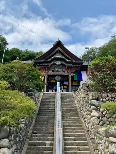 埼玉厄除け開運大師・龍泉寺（切り絵御朱印発祥の寺）の本殿