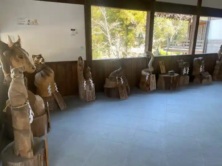 伊太祁曽神社の{uncategorized: "未分類", other: "その他", undefined: "問題あり", building: "その他建物", grave: "お墓", sacred_gate: "鳥居", guardian: "狛犬", statue: "像", buddha: "仏像", history: "歴史", nature: "自然", garden: "庭園", animal: "動物", pagoda: "塔", temizu: "手水舎", mountain_gate: "山門・神門", sanctuary: "本殿・本堂", subordinate: "末社・摂社", art: "芸術", scenery: "景色", jizo: "地蔵", ema: "絵馬", goshuin: "御朱印", omikuji: "おみくじ", items: "授与品その他", amulet: "お守り", goshuincho: "御朱印帳", eats: "食事", festival: "お祭り", votive_dance: "神楽", shichigosan: "七五三参", wedding: "結婚式", experience: "体験その他", initially: "初詣", around: "周辺", anti_infection: "感染症対策"}