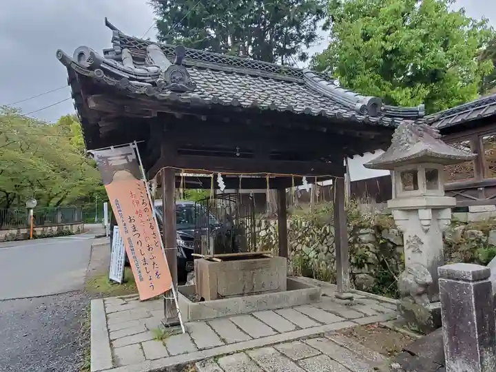 三尾神社の手水舎