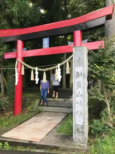 新屋山神社の鳥居