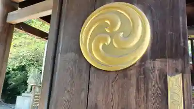 寒川神社の山門・神門