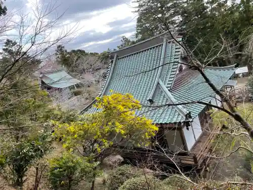 真野寺の本殿・本堂
