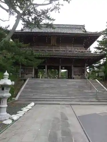 誕生寺の山門