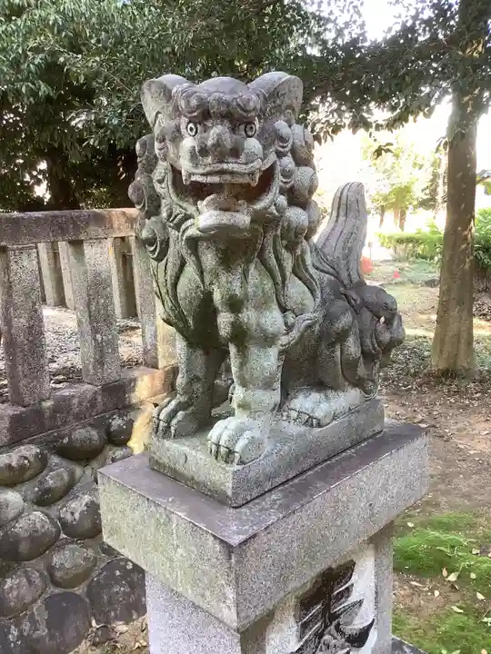 神明社(篠木町)の狛犬