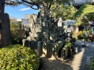 光明寺の{uncategorized: "未分類", other: "その他", undefined: "問題あり", building: "その他建物", grave: "お墓", sacred_gate: "鳥居", guardian: "狛犬", statue: "像", buddha: "仏像", history: "歴史", nature: "自然", garden: "庭園", animal: "動物", pagoda: "塔", temizu: "手水舎", mountain_gate: "山門・神門", sanctuary: "本殿・本堂", subordinate: "末社・摂社", art: "芸術", scenery: "景色", jizo: "地蔵", ema: "絵馬", goshuin: "御朱印", omikuji: "おみくじ", items: "授与品その他", amulet: "お守り", goshuincho: "御朱印帳", eats: "食事", festival: "お祭り", votive_dance: "神楽", shichigosan: "七五三参", wedding: "結婚式", experience: "体験その他", initially: "初詣", around: "周辺", anti_infection: "感染症対策"}