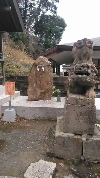 岡田神社の狛犬