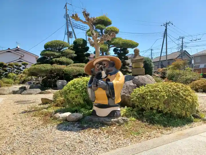 海蔵寺の{uncategorized: "未分類", other: "その他", undefined: "問題あり", building: "その他建物", grave: "お墓", sacred_gate: "鳥居", guardian: "狛犬", statue: "像", buddha: "仏像", history: "歴史", nature: "自然", garden: "庭園", animal: "動物", pagoda: "塔", temizu: "手水舎", mountain_gate: "山門・神門", sanctuary: "本殿・本堂", subordinate: "末社・摂社", art: "芸術", scenery: "景色", jizo: "地蔵", ema: "絵馬", goshuin: "御朱印", omikuji: "おみくじ", items: "授与品その他", amulet: "お守り", goshuincho: "御朱印帳", eats: "食事", festival: "お祭り", votive_dance: "神楽", shichigosan: "七五三参", wedding: "結婚式", experience: "体験その他", initially: "初詣", around: "周辺", anti_infection: "感染症対策"}
