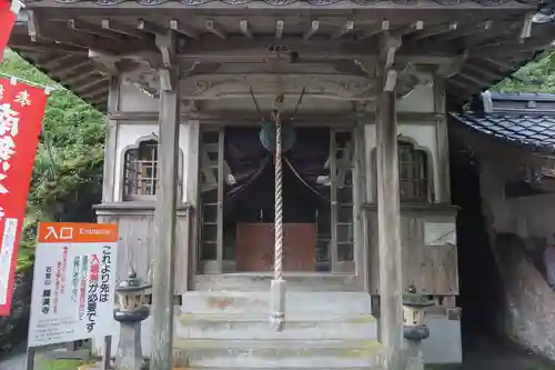 羅漢寺の本殿