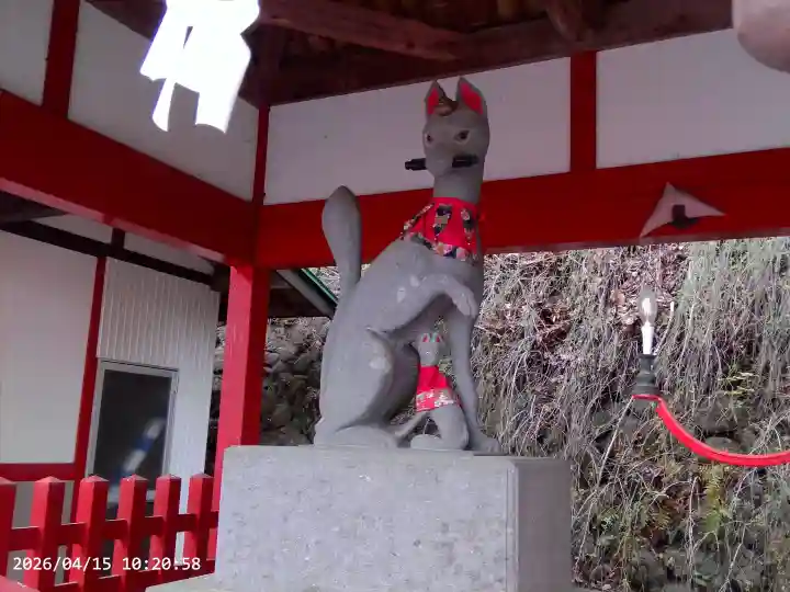 鼻顔稲荷神社の{uncategorized: "未分類", other: "その他", undefined: "問題あり", building: "その他建物", grave: "お墓", sacred_gate: "鳥居", guardian: "狛犬", statue: "像", buddha: "仏像", history: "歴史", nature: "自然", garden: "庭園", animal: "動物", pagoda: "塔", temizu: "手水舎", mountain_gate: "山門・神門", sanctuary: "本殿・本堂", subordinate: "末社・摂社", art: "芸術", scenery: "景色", jizo: "地蔵", ema: "絵馬", goshuin: "御朱印", omikuji: "おみくじ", items: "授与品その他", amulet: "お守り", goshuincho: "御朱印帳", eats: "食事", festival: "お祭り", votive_dance: "神楽", shichigosan: "七五三参", wedding: "結婚式", experience: "体験その他", initially: "初詣", around: "周辺", anti_infection: "感染症対策"}