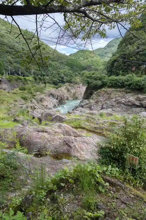 赤池龍神辯財天の周辺