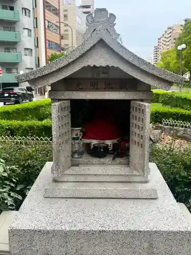 光明地蔵の{uncategorized: "未分類", other: "その他", undefined: "問題あり", building: "その他建物", grave: "お墓", sacred_gate: "鳥居", guardian: "狛犬", statue: "像", buddha: "仏像", history: "歴史", nature: "自然", garden: "庭園", animal: "動物", pagoda: "塔", temizu: "手水舎", mountain_gate: "山門・神門", sanctuary: "本殿・本堂", subordinate: "末社・摂社", art: "芸術", scenery: "景色", jizo: "地蔵", ema: "絵馬", goshuin: "御朱印", omikuji: "おみくじ", items: "授与品その他", amulet: "お守り", goshuincho: "御朱印帳", eats: "食事", festival: "お祭り", votive_dance: "神楽", shichigosan: "七五三参", wedding: "結婚式", experience: "体験その他", initially: "初詣", around: "周辺", anti_infection: "感染症対策"}
