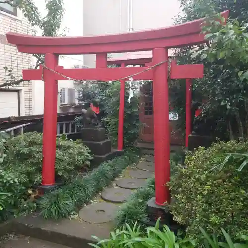 上布田稲荷神社の鳥居