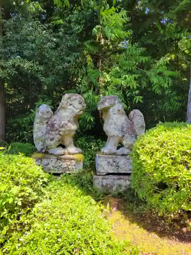 二村神社の像