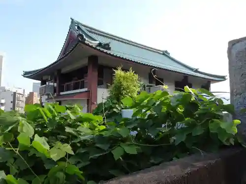 三宝寺の本殿・本堂