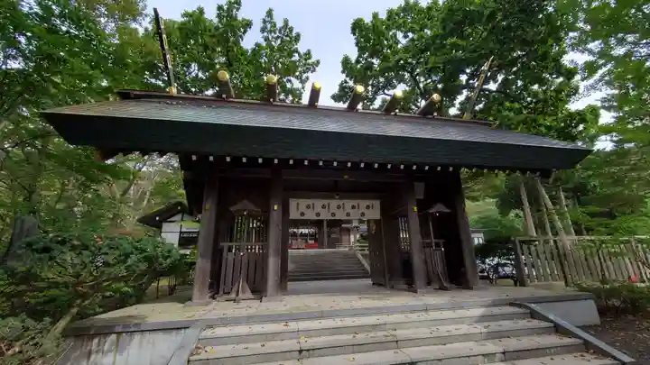 本輪西八幡神社の山門・神門