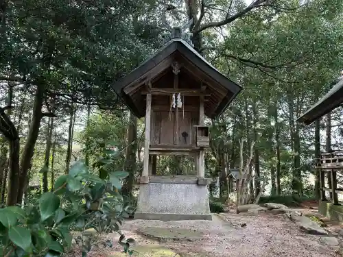 出雲路幸神社の{uncategorized: "未分類", other: "その他", undefined: "問題あり", building: "その他建物", grave: "お墓", sacred_gate: "鳥居", guardian: "狛犬", statue: "像", buddha: "仏像", history: "歴史", nature: "自然", garden: "庭園", animal: "動物", pagoda: "塔", temizu: "手水舎", mountain_gate: "山門・神門", sanctuary: "本殿・本堂", subordinate: "末社・摂社", art: "芸術", scenery: "景色", jizo: "地蔵", ema: "絵馬", goshuin: "御朱印", omikuji: "おみくじ", items: "授与品その他", amulet: "お守り", goshuincho: "御朱印帳", eats: "食事", festival: "お祭り", votive_dance: "神楽", shichigosan: "七五三参", wedding: "結婚式", experience: "体験その他", initially: "初詣", around: "周辺", anti_infection: "感染症対策"}