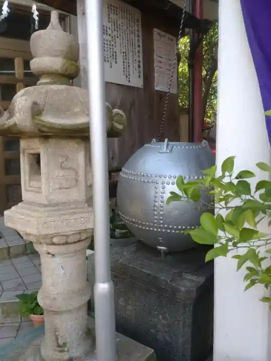 堀之内稲荷神社の{uncategorized: "未分類", other: "その他", undefined: "問題あり", building: "その他建物", grave: "お墓", sacred_gate: "鳥居", guardian: "狛犬", statue: "像", buddha: "仏像", history: "歴史", nature: "自然", garden: "庭園", animal: "動物", pagoda: "塔", temizu: "手水舎", mountain_gate: "山門・神門", sanctuary: "本殿・本堂", subordinate: "末社・摂社", art: "芸術", scenery: "景色", jizo: "地蔵", ema: "絵馬", goshuin: "御朱印", omikuji: "おみくじ", items: "授与品その他", amulet: "お守り", goshuincho: "御朱印帳", eats: "食事", festival: "お祭り", votive_dance: "神楽", shichigosan: "七五三参", wedding: "結婚式", experience: "体験その他", initially: "初詣", around: "周辺", anti_infection: "感染症対策"}