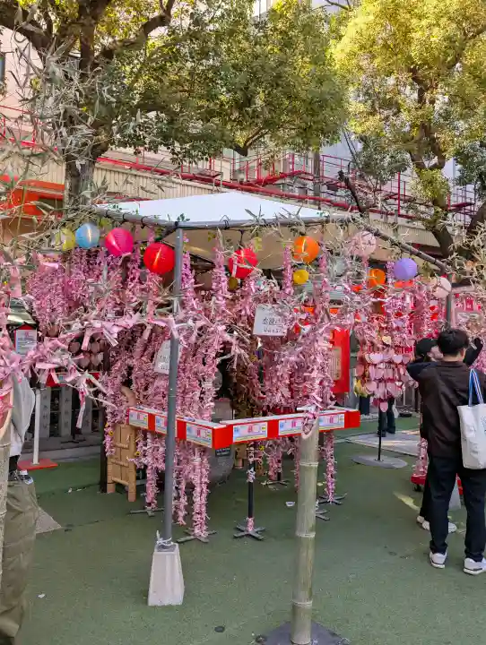 露天神社(お初天神)の{uncategorized: "未分類", other: "その他", undefined: "問題あり", building: "その他建物", grave: "お墓", sacred_gate: "鳥居", guardian: "狛犬", statue: "像", buddha: "仏像", history: "歴史", nature: "自然", garden: "庭園", animal: "動物", pagoda: "塔", temizu: "手水舎", mountain_gate: "山門・神門", sanctuary: "本殿・本堂", subordinate: "末社・摂社", art: "芸術", scenery: "景色", jizo: "地蔵", ema: "絵馬", goshuin: "御朱印", omikuji: "おみくじ", items: "授与品その他", amulet: "お守り", goshuincho: "御朱印帳", eats: "食事", festival: "お祭り", votive_dance: "神楽", shichigosan: "七五三参", wedding: "結婚式", experience: "体験その他", initially: "初詣", around: "周辺", anti_infection: "感染症対策"}