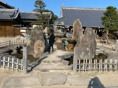 大願寺の{uncategorized: "未分類", other: "その他", undefined: "問題あり", building: "その他建物", grave: "お墓", sacred_gate: "鳥居", guardian: "狛犬", statue: "像", buddha: "仏像", history: "歴史", nature: "自然", garden: "庭園", animal: "動物", pagoda: "塔", temizu: "手水舎", mountain_gate: "山門・神門", sanctuary: "本殿・本堂", subordinate: "末社・摂社", art: "芸術", scenery: "景色", jizo: "地蔵", ema: "絵馬", goshuin: "御朱印", omikuji: "おみくじ", items: "授与品その他", amulet: "お守り", goshuincho: "御朱印帳", eats: "食事", festival: "お祭り", votive_dance: "神楽", shichigosan: "七五三参", wedding: "結婚式", experience: "体験その他", initially: "初詣", around: "周辺", anti_infection: "感染症対策"}