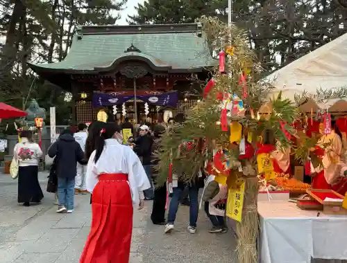 平塚三嶋神社の{uncategorized: "未分類", other: "その他", undefined: "問題あり", building: "その他建物", grave: "お墓", sacred_gate: "鳥居", guardian: "狛犬", statue: "像", buddha: "仏像", history: "歴史", nature: "自然", garden: "庭園", animal: "動物", pagoda: "塔", temizu: "手水舎", mountain_gate: "山門・神門", sanctuary: "本殿・本堂", subordinate: "末社・摂社", art: "芸術", scenery: "景色", jizo: "地蔵", ema: "絵馬", goshuin: "御朱印", omikuji: "おみくじ", items: "授与品その他", amulet: "お守り", goshuincho: "御朱印帳", eats: "食事", festival: "お祭り", votive_dance: "神楽", shichigosan: "七五三参", wedding: "結婚式", experience: "体験その他", initially: "初詣", around: "周辺", anti_infection: "感染症対策"}