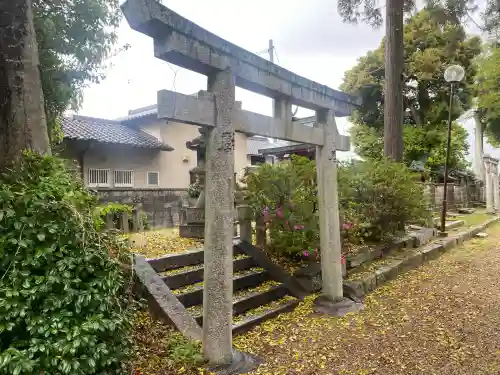 春日若宮神社の{uncategorized: "未分類", other: "その他", undefined: "問題あり", building: "その他建物", grave: "お墓", sacred_gate: "鳥居", guardian: "狛犬", statue: "像", buddha: "仏像", history: "歴史", nature: "自然", garden: "庭園", animal: "動物", pagoda: "塔", temizu: "手水舎", mountain_gate: "山門・神門", sanctuary: "本殿・本堂", subordinate: "末社・摂社", art: "芸術", scenery: "景色", jizo: "地蔵", ema: "絵馬", goshuin: "御朱印", omikuji: "おみくじ", items: "授与品その他", amulet: "お守り", goshuincho: "御朱印帳", eats: "食事", festival: "お祭り", votive_dance: "神楽", shichigosan: "七五三参", wedding: "結婚式", experience: "体験その他", initially: "初詣", around: "周辺", anti_infection: "感染症対策"}