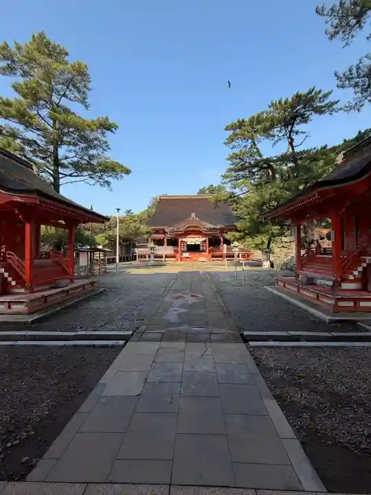 日御碕神社の{uncategorized: "未分類", other: "その他", undefined: "問題あり", building: "その他建物", grave: "お墓", sacred_gate: "鳥居", guardian: "狛犬", statue: "像", buddha: "仏像", history: "歴史", nature: "自然", garden: "庭園", animal: "動物", pagoda: "塔", temizu: "手水舎", mountain_gate: "山門・神門", sanctuary: "本殿・本堂", subordinate: "末社・摂社", art: "芸術", scenery: "景色", jizo: "地蔵", ema: "絵馬", goshuin: "御朱印", omikuji: "おみくじ", items: "授与品その他", amulet: "お守り", goshuincho: "御朱印帳", eats: "食事", festival: "お祭り", votive_dance: "神楽", shichigosan: "七五三参", wedding: "結婚式", experience: "体験その他", initially: "初詣", around: "周辺", anti_infection: "感染症対策"}