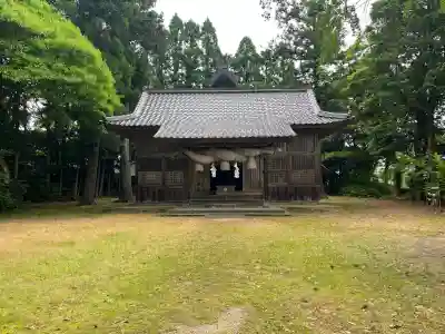 六所神社の{uncategorized: "未分類", other: "その他", undefined: "問題あり", building: "その他建物", grave: "お墓", sacred_gate: "鳥居", guardian: "狛犬", statue: "像", buddha: "仏像", history: "歴史", nature: "自然", garden: "庭園", animal: "動物", pagoda: "塔", temizu: "手水舎", mountain_gate: "山門・神門", sanctuary: "本殿・本堂", subordinate: "末社・摂社", art: "芸術", scenery: "景色", jizo: "地蔵", ema: "絵馬", goshuin: "御朱印", omikuji: "おみくじ", items: "授与品その他", amulet: "お守り", goshuincho: "御朱印帳", eats: "食事", festival: "お祭り", votive_dance: "神楽", shichigosan: "七五三参", wedding: "結婚式", experience: "体験その他", initially: "初詣", around: "周辺", anti_infection: "感染症対策"}