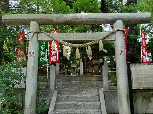 座間神社の鳥居