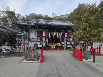 上新田天神社の{uncategorized: "未分類", other: "その他", undefined: "問題あり", building: "その他建物", grave: "お墓", sacred_gate: "鳥居", guardian: "狛犬", statue: "像", buddha: "仏像", history: "歴史", nature: "自然", garden: "庭園", animal: "動物", pagoda: "塔", temizu: "手水舎", mountain_gate: "山門・神門", sanctuary: "本殿・本堂", subordinate: "末社・摂社", art: "芸術", scenery: "景色", jizo: "地蔵", ema: "絵馬", goshuin: "御朱印", omikuji: "おみくじ", items: "授与品その他", amulet: "お守り", goshuincho: "御朱印帳", eats: "食事", festival: "お祭り", votive_dance: "神楽", shichigosan: "七五三参", wedding: "結婚式", experience: "体験その他", initially: "初詣", around: "周辺", anti_infection: "感染症対策"}