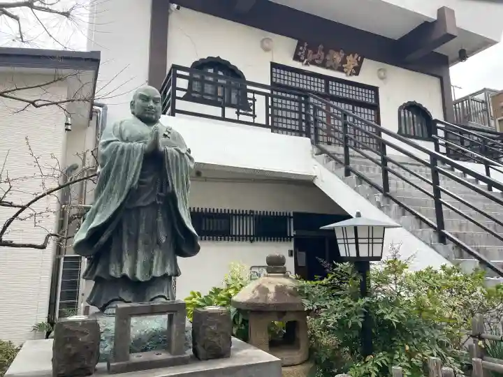 妙顕寺の{uncategorized: "未分類", other: "その他", undefined: "問題あり", building: "その他建物", grave: "お墓", sacred_gate: "鳥居", guardian: "狛犬", statue: "像", buddha: "仏像", history: "歴史", nature: "自然", garden: "庭園", animal: "動物", pagoda: "塔", temizu: "手水舎", mountain_gate: "山門・神門", sanctuary: "本殿・本堂", subordinate: "末社・摂社", art: "芸術", scenery: "景色", jizo: "地蔵", ema: "絵馬", goshuin: "御朱印", omikuji: "おみくじ", items: "授与品その他", amulet: "お守り", goshuincho: "御朱印帳", eats: "食事", festival: "お祭り", votive_dance: "神楽", shichigosan: "七五三参", wedding: "結婚式", experience: "体験その他", initially: "初詣", around: "周辺", anti_infection: "感染症対策"}
