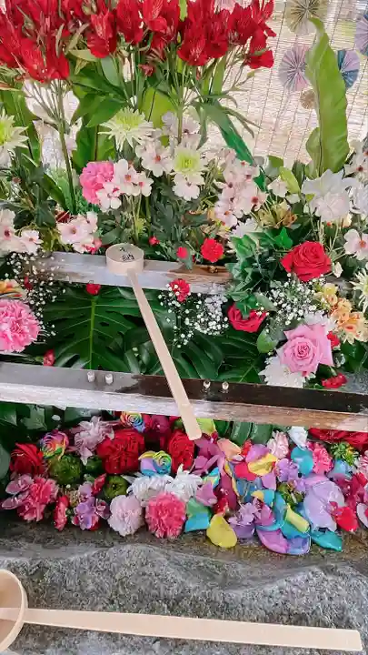 彌彦神社 (伊夜日子神社)の手水舎