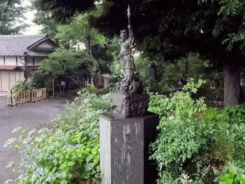 瀧泉寺（目黒不動尊）の像