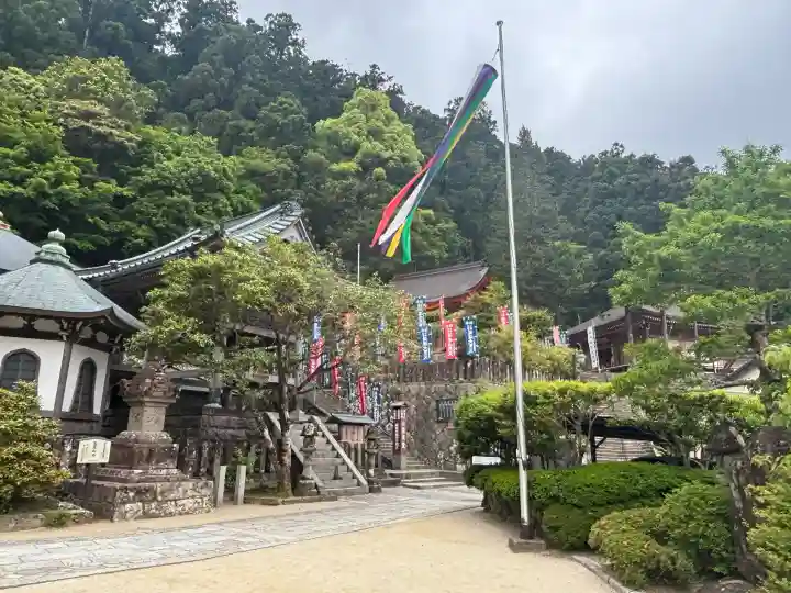 青岸渡寺の{uncategorized: "未分類", other: "その他", undefined: "問題あり", building: "その他建物", grave: "お墓", sacred_gate: "鳥居", guardian: "狛犬", statue: "像", buddha: "仏像", history: "歴史", nature: "自然", garden: "庭園", animal: "動物", pagoda: "塔", temizu: "手水舎", mountain_gate: "山門・神門", sanctuary: "本殿・本堂", subordinate: "末社・摂社", art: "芸術", scenery: "景色", jizo: "地蔵", ema: "絵馬", goshuin: "御朱印", omikuji: "おみくじ", items: "授与品その他", amulet: "お守り", goshuincho: "御朱印帳", eats: "食事", festival: "お祭り", votive_dance: "神楽", shichigosan: "七五三参", wedding: "結婚式", experience: "体験その他", initially: "初詣", around: "周辺", anti_infection: "感染症対策"}