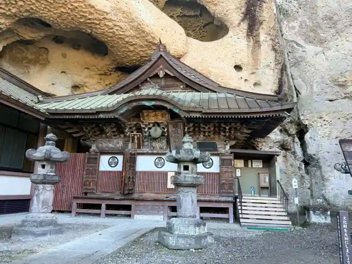 大谷寺の{uncategorized: "未分類", other: "その他", undefined: "問題あり", building: "その他建物", grave: "お墓", sacred_gate: "鳥居", guardian: "狛犬", statue: "像", buddha: "仏像", history: "歴史", nature: "自然", garden: "庭園", animal: "動物", pagoda: "塔", temizu: "手水舎", mountain_gate: "山門・神門", sanctuary: "本殿・本堂", subordinate: "末社・摂社", art: "芸術", scenery: "景色", jizo: "地蔵", ema: "絵馬", goshuin: "御朱印", omikuji: "おみくじ", items: "授与品その他", amulet: "お守り", goshuincho: "御朱印帳", eats: "食事", festival: "お祭り", votive_dance: "神楽", shichigosan: "七五三参", wedding: "結婚式", experience: "体験その他", initially: "初詣", around: "周辺", anti_infection: "感染症対策"}