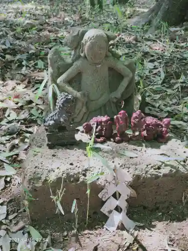 間々田八幡宮の像