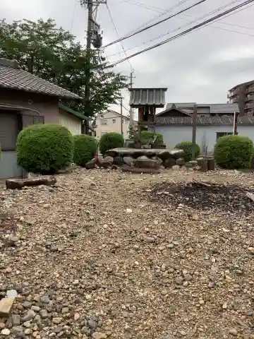 不明の社の本殿・本堂