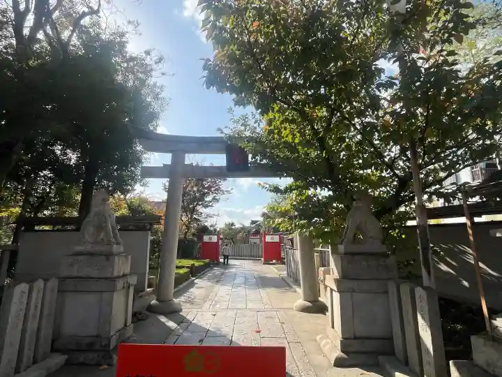 車折神社の{uncategorized: "未分類", other: "その他", undefined: "問題あり", building: "その他建物", grave: "お墓", sacred_gate: "鳥居", guardian: "狛犬", statue: "像", buddha: "仏像", history: "歴史", nature: "自然", garden: "庭園", animal: "動物", pagoda: "塔", temizu: "手水舎", mountain_gate: "山門・神門", sanctuary: "本殿・本堂", subordinate: "末社・摂社", art: "芸術", scenery: "景色", jizo: "地蔵", ema: "絵馬", goshuin: "御朱印", omikuji: "おみくじ", items: "授与品その他", amulet: "お守り", goshuincho: "御朱印帳", eats: "食事", festival: "お祭り", votive_dance: "神楽", shichigosan: "七五三参", wedding: "結婚式", experience: "体験その他", initially: "初詣", around: "周辺", anti_infection: "感染症対策"}