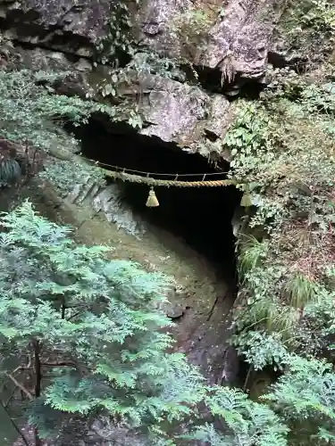 室生龍穴神社の{uncategorized: "未分類", other: "その他", undefined: "問題あり", building: "その他建物", grave: "お墓", sacred_gate: "鳥居", guardian: "狛犬", statue: "像", buddha: "仏像", history: "歴史", nature: "自然", garden: "庭園", animal: "動物", pagoda: "塔", temizu: "手水舎", mountain_gate: "山門・神門", sanctuary: "本殿・本堂", subordinate: "末社・摂社", art: "芸術", scenery: "景色", jizo: "地蔵", ema: "絵馬", goshuin: "御朱印", omikuji: "おみくじ", items: "授与品その他", amulet: "お守り", goshuincho: "御朱印帳", eats: "食事", festival: "お祭り", votive_dance: "神楽", shichigosan: "七五三参", wedding: "結婚式", experience: "体験その他", initially: "初詣", around: "周辺", anti_infection: "感染症対策"}