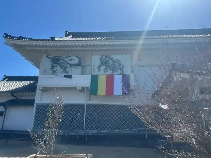 豊川閣 妙厳寺の{uncategorized: "未分類", other: "その他", undefined: "問題あり", building: "その他建物", grave: "お墓", sacred_gate: "鳥居", guardian: "狛犬", statue: "像", buddha: "仏像", history: "歴史", nature: "自然", garden: "庭園", animal: "動物", pagoda: "塔", temizu: "手水舎", mountain_gate: "山門・神門", sanctuary: "本殿・本堂", subordinate: "末社・摂社", art: "芸術", scenery: "景色", jizo: "地蔵", ema: "絵馬", goshuin: "御朱印", omikuji: "おみくじ", items: "授与品その他", amulet: "お守り", goshuincho: "御朱印帳", eats: "食事", festival: "お祭り", votive_dance: "神楽", shichigosan: "七五三参", wedding: "結婚式", experience: "体験その他", initially: "初詣", around: "周辺", anti_infection: "感染症対策"}