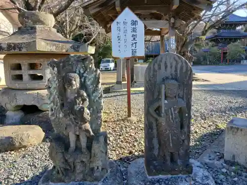 金蔵寺の{uncategorized: "未分類", other: "その他", undefined: "問題あり", building: "その他建物", grave: "お墓", sacred_gate: "鳥居", guardian: "狛犬", statue: "像", buddha: "仏像", history: "歴史", nature: "自然", garden: "庭園", animal: "動物", pagoda: "塔", temizu: "手水舎", mountain_gate: "山門・神門", sanctuary: "本殿・本堂", subordinate: "末社・摂社", art: "芸術", scenery: "景色", jizo: "地蔵", ema: "絵馬", goshuin: "御朱印", omikuji: "おみくじ", items: "授与品その他", amulet: "お守り", goshuincho: "御朱印帳", eats: "食事", festival: "お祭り", votive_dance: "神楽", shichigosan: "七五三参", wedding: "結婚式", experience: "体験その他", initially: "初詣", around: "周辺", anti_infection: "感染症対策"}