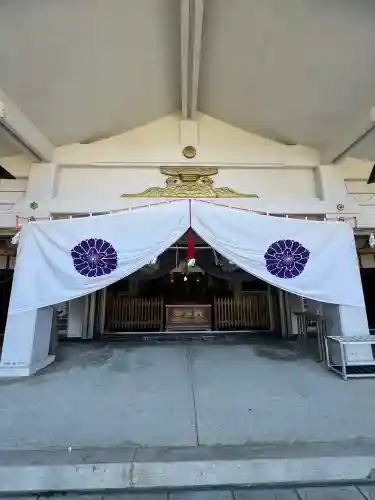沖縄県護国神社の{uncategorized: "未分類", other: "その他", undefined: "問題あり", building: "その他建物", grave: "お墓", sacred_gate: "鳥居", guardian: "狛犬", statue: "像", buddha: "仏像", history: "歴史", nature: "自然", garden: "庭園", animal: "動物", pagoda: "塔", temizu: "手水舎", mountain_gate: "山門・神門", sanctuary: "本殿・本堂", subordinate: "末社・摂社", art: "芸術", scenery: "景色", jizo: "地蔵", ema: "絵馬", goshuin: "御朱印", omikuji: "おみくじ", items: "授与品その他", amulet: "お守り", goshuincho: "御朱印帳", eats: "食事", festival: "お祭り", votive_dance: "神楽", shichigosan: "七五三参", wedding: "結婚式", experience: "体験その他", initially: "初詣", around: "周辺", anti_infection: "感染症対策"}